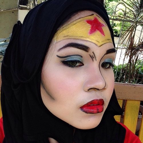 What I love about make up, it could bring me anywhere it could turns me to be anyone #dareordare #eminaplayground #CarrynxEmina #fotd #motd #clozetteid #clozetteambassador #wonderwoman #makeup #beautyblogger #indonesiabeautyblogger #makeupartist @eminacosmetics @carrynapratiwi