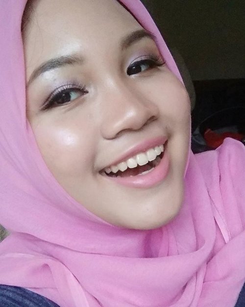 New post is up on my blog and my YouTube channel, it is the 200k make up challenge and I created this "sweet romantic" make up look. Don't forget to check it out! #beautyblogger #indonesiabeautyblogger #fotd #motd #200kmuc #200kmakeupchallenge #beautyvlogger #ibv #indobeautygram #fotdibb #makeupartist #clozetteid