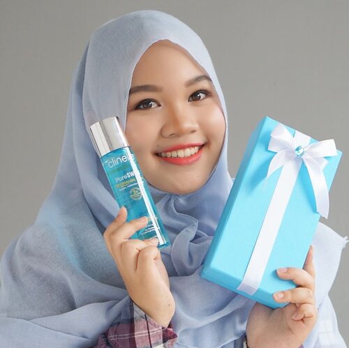 Kalo kalian rajin main ke drugstore kaya aku *entah kenapa hobi aja* pasti sadar deh kalo di @guardian_id ada pendatang baru. Yup ada @clinelleid dan aku sudah mencoba selama satu minggu produknya yaitu Clinelle #pureswisshydracalm lotion. Clinelle ini punya mantra #7secretstohappyskin lho! Yang pastinya akan #protectandrevive kulit kalian, penasaran? Reviewnya ada di bit.ly/clinellelotion (direct link on my bio)
.
.
#clinelleindonesia #clinelle #skincare #review #reviewskincare #clozetteid #indonesianfemalebloggers #indonesianbeautyblogger #bloggerceria