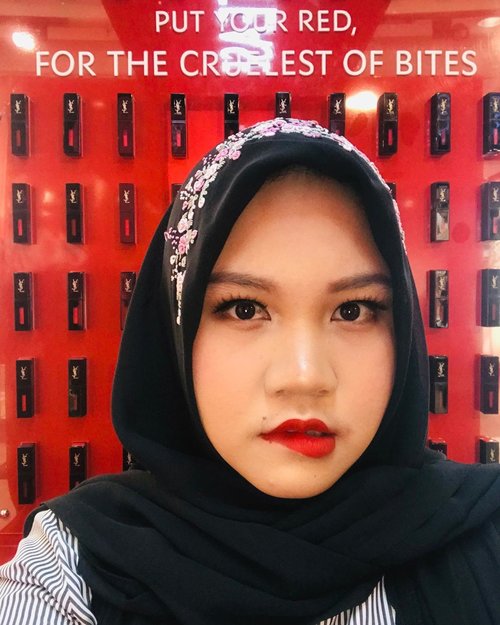 “Put Your Red for The Cruelest of Bites”.#yslbeautyid #yslbeauty #endangermered #lotd #lipstick #redlips #clozetteid
