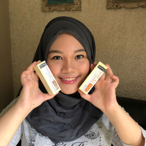 Aku seneng banget nih sama serumnya @humphreyskincare.official karena botolnya yg travel friendly dan serum Vit C whitening nya ini ga ada baunya, ga lengket dan cepat meresap. Sekarang juga ga susah lagi buat dapetin skincare, make up maupun produk kesehatan karena semuanya bisa dicari di @gogobliindonesia yang lebih serunya banyak banget diskonnya lho!.Gunakan code GGHUM2018 untuk mendapatkan potongan sebesar 20K minimum pembelanjaan 100K untuk produk Humphrey di Gogobli. Selain serumnya aku juga pake banyak produk Humphrey lainnya seperti shampoo, sabun mandi, sampe serum rambut, mumpung ada diskon nyetok dulu ah.....#gogoblihumphrey #humphrey #gogoblimamo #belanjaonlineaman #gogobli #gogomamo #clozetteid #indonesianbeautyblogger #indonesianfemalebloggers #indobeautygram