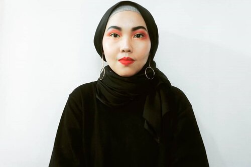 ___
Kok tegang? Wkwkwk 
___
Rasa foto 2x3, 3x4, 4x6 jadinya 🤪🐼
___

#PasPhoto
#Makeup 
#MakeupBold 
#ClozetteID