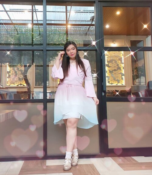 OOTD for our belated Galentine lunch 😁.

As Valentine's Day and CNY were so close together this year i was like, i should do OOTDs for both occasion! But then i was too lazy to bring change of clothes 🤣 (which happens 99% of the time), this is why i'm so impressed by those Instagrammers who would change multiple times in one day and cafe hop as i find it hard to find the motivation to do 🤣.

Anyway, i decided to go for Valentine's direction and wore pink but then i realized that the cut and the arm flare actually sends Hanfu vibes so i think i actually managed to accomplish my original plan? LOL.

Btw, some ppl who haven't met me in a while asked me if i lost weight (FYI, i HATE this question. If you think i lost/gain weight, keep it to yourself, i don't think talking about my physique is an interesting topic and it makes me feel uncomfortable), which i can't answer as i don't regularly weigh myself (it's a source of mental distress lol) but my clothes seem to confirm it as that skirt used to too tight and now it hangs super loose, which is weird coz i thought i would've quarantine weight gain as i don't do as much physical activities as i normally do and i binge eat sometimes 🤣. Well, i guess my unintentional intermitten fasting and detox are working somehow.

PS : i had to retype the whole caption because IG's acting up as usual, the draft works like shit nowadays and i keep on forgetting to back it up at notes!!! I hope some of you bother to read the the whole thing at least 🤣.

#ootd #ootdid #clozetteid #sbybeautyblogger  #BeauteFemmeCommunity #notasize0  #personalstyle #surabaya #effyourbeautystandards #celebrateyourself #mybodymyrules