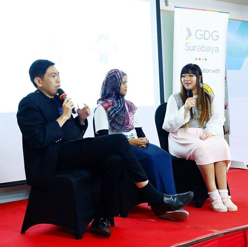 Celebrating #internationalwomensday with Womentachmakers powered by @google yesterday as one of the speakers 😊. Thank you for having me,  it was such an honor 😊. #womentechmakers #event  #clozetteid #beautynesiamember #sbybeautyblogger #bloggerceria  #influencer #beautyinfluencer #surabayainfluencer  #eventsurabaya #gdg #google #gdgsurabaya #googleindonesia #googlesevent #speaker #discussionpanel #internationalwomensday #surabaya #surabayaevent #surabayainfluencer #surabayablogger #womenandtechnology #celebratingwomen #onduty #blogger #bblogger #bbloggerid