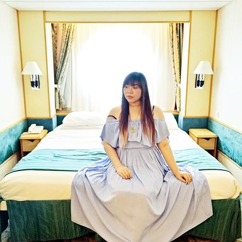 I love my dress and i love my room 😄😄😄. In real time it's the last day of our full day at seas and i'm sad 😭Please ignore the pesky straps, they kept on sliding down... #cruise #royalcaribbean #royalcaribbeancruise#pinkinholiday  #blogger #trip #travel #wanderlust  #jalanjalan #itchyfeet #travelblogger #indonesianblogger #surabayablogger #indonesianlifestyleblogger #indonesiantravelblogger  #bblogger #clozetteid #beautynesiamember #sbybeautyblogger #influencer #traveltheworld  #ilovetravel #minitrip #miniescape #girl #asian #touristmodeon  #wanderlust #exploretheworld #travelblogger #influencer #ootd