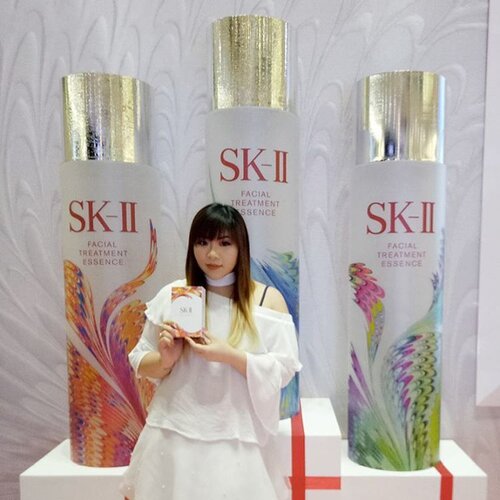 SK-II Facial Treatment Essence Festive Suminagashi Limited Edition ini adalah hadiah yang sempurna untuk kulit tampak sebening kristal, dan hadian ini bisa untuk diri sendiri dan juga orang- orang tersayang kita, dapatkan FTE Festive Suminagashi Limited Edition di seluruh gerai SK-
II. #SKIIgifts #SKII #changedestiny #ClozetteID #ClozetteIDxSKIISBY

#blogger #bblogger #bbloggerid #surabaya #surabayaevent #beautyevent #surabayabeautyevent #indonesianblogger #indonesianbeautyblogger #bloggerceria #bloggerceriaid #sbybeautyblogger #surabayablogger #surabayabeautyblogger #girl #asian #suminagashi #suminagashifestiveparty #white #dressedinwhite #