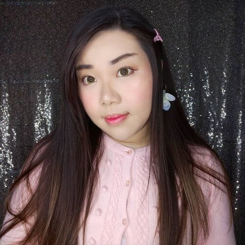 My current go-to simple, Korean style makeup. I've recorded a mini tutorial too, would you like to watch 😬?#makeuplook #koreanmakeup #BeauteFemmeCommunity #SbyBeautyBlogger #clozetteid #startwithSBN #socobeautynetwork