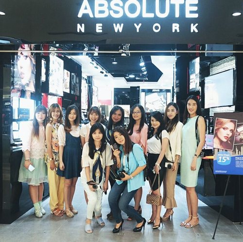 Had a little too much fun at  @absolutenewyork_idCandy Liners event  with these girls!!! #absolutenewyorksurabaya #makeupunited #cottoncandyliners #sbbevent #sbybeautyblogger #sbbxabsolutenewyork #sbbxabsolutenewyorkcandyliners#ootd #pastel #pastelcolors  #launching #productlaunching #event #beautyevent #clozetteid #beautynesiamember #sbybeautyblogger #girls #blogger #bblogger #bbloggerid #indonesianblogger #indonesianbeautyblogger  #surabayablogger #surabayabeautyblogger #influencer #beautyinfluencer  #surabayainfluencer #dressedinpastel