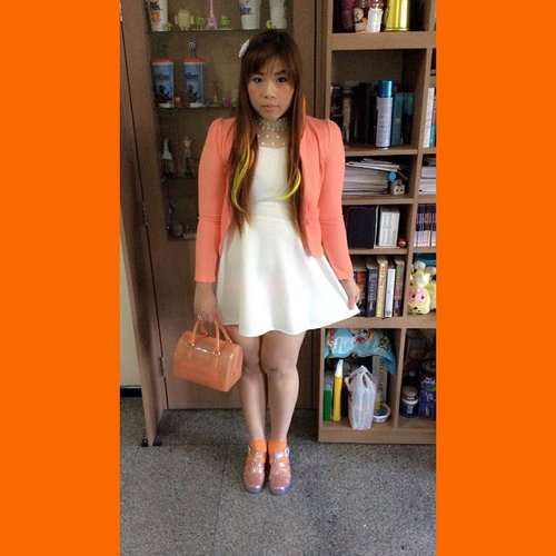 #ootd #fashion #dresscode #orangeandwhite #whitedress #peachblazer #furla #candybag #ombrehairclip #glitterjellyshoes #blogger #fashionblogger #indonesianblogger #indonesianfashionblogger #clozetteid