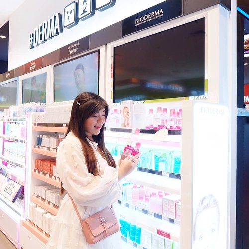 Who's going to the mall this Saturday nite? If you go to Pakuwon Mall, don't forget to drop by the newly relaunched @watsonsindonesia , it's super spacey and kewl!

Don't forget to grab some products too because @bioderma_indonesia is giving away Sensibio H2O 250ml for the first 100 customers with minimum spending of only IDR 300,000 (you can buy any products as long as you spend 300k in one invoice within a day), be one of the lucky ones!

Swipe if you want to see me freaking out getting so many goodies from them yesterday! 
#watsonsid
#watsonsindonesia #bioderma #biodermaindonesia #treasurehunt #storerelaunch
#clozetteid #sbybeautyblogger #surabayablogger #beautynesiamember #bloggerceria  #influencer #influencersurabaya #surabayainfluencer #beautyinfluencer #SurabayaBeautyBlogger #event #eventsurabaya #surabayaevent #girl #asian #beautyevent #surabaya #indonesianblogger #indonesianbeautyblogger #beautybloggerindonesia #beautybloggerid #bloggerperempuan