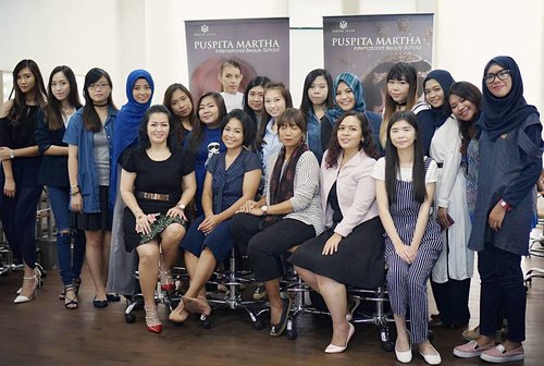 @sbybeautyblogger squad at @puspitamarthaid Blogger Workshop event with @womanblitz

Psssst Lala melek donk... 😁😁😁😁😁 #puspitamarthasurabaya #puspitamartha #puspitamarthainternationalbeautyschool #internationalbeautyschool #beautyschool #beautifyingglobally #womanblitz #womanblitzer #clozetteid #clozettedaily #sbybeautyblogger #sbbxpuspitamartha #event #surabaya #surabayaevent #beautyevent #surabayabeautyevent #surabayabeautyschool #girl #asian #blogger #influencer #bblogger #bbloggerid #indonesianbeautyblogger #surabayablogger #surabayabeautyblogger
