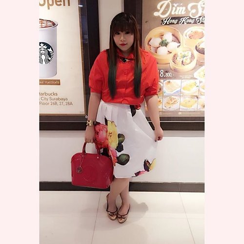 #latepost #lastsunday #ootd #outfit #fashion #red #girl #asian #floralskirt #blogger #blogger #fashionblogger #indonesianblogger #surabaya #surabayablogger #clozetteid