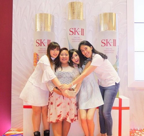 #blogupdate Suminagashi Festive Party with SKII and Clozette Indonesia http://bit.ly/suminagashiSKII  #suminagashifestiveparty 
#skiigifts #SKII #changedestiny #clozetteid #clozetteidxskiisby #event #surabaya #surabayaevent #beautyevent #surabayabeautyevent #blogger #bblogger #beautyblogger #bbloggerid #indonesianbeautyblogger #surabayablogger #sbybeautyblogger
#surabayabeautyblogger #ladies #girls #asian #funtime #berpelukan #friends #vlogger #allaboutbeauty #clozettedaily