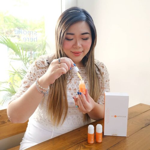 I have been enjoying this @skeyndor.id Pure Vitamin C for the past 2 weeks, it is able to make me feel a difference on my skin's condition since the first few days of trial, so they definitely delivers on their claim of revitalizing our skin within days! I love how it makes my skin more supple and firm, and i also enjoy the fresh orange scent a lot!

Want to learn more about this product and my in dept review of it? Head to my blog now : http://bit.ly/skeyndorpureVitC .

Special thank you to @clozetteid
😘😘😘. #Clozetteid #Clozetteidreview 
#SKEYNDORxClozetteIDReview
#review 
#clozetteid #skeyndor
#skeyndorindonesia
#skeyndorid #purevitaminc #skeyndorpurevitaminc
#sbybeautyblogger
#bloggerindonesia #bloggerceria #beautynesiamember #influencer #beautyinfluencer  #surabayablogger #SurabayaBeautyBlogger #bbloggerid #beautybloggerid #beautybloggerindonesia #surabayainfluencer #sponsored #endorsement #bloggerperempuan #skincare #girl #asian