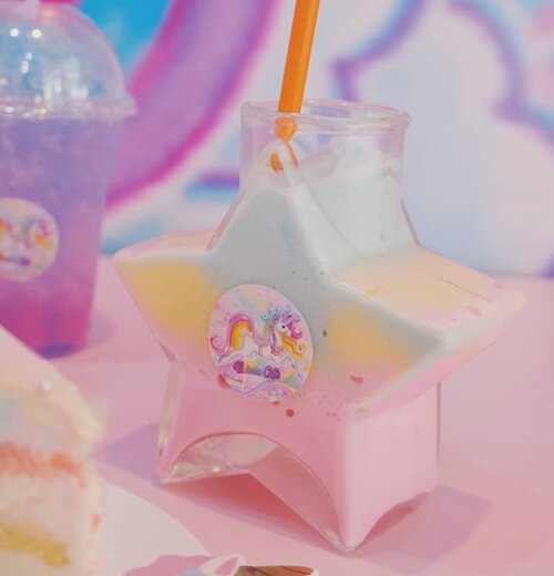 Maybe the sweltering weather makes my head and my heart crazier, maybe i should wash down all those fire inside with something icy cold. Preferably something as kawaii as this! 📷 : @deuxcarlsBut i think it was @bokoaz 's drink haha!#unicorn🦄#unicorncafebangkok#bangkokcafe#bangkok #unicorndrink#pinkinthailand #clozetteid #sbybeautyblogger #beautynesiamember #bloggerceria #influencer #jalanjalan #wanderlust #blogger #indonesianblogger #travelblogger  #indonesianbeautyblogger #indonesiantravelblogger #surabayainfluencer #travel #trip #pinkjalanjalan #bloggerperempuan  #thailand #bunniesjalanjalan #pinkinbangkok #instadrink #drinksofonstagram