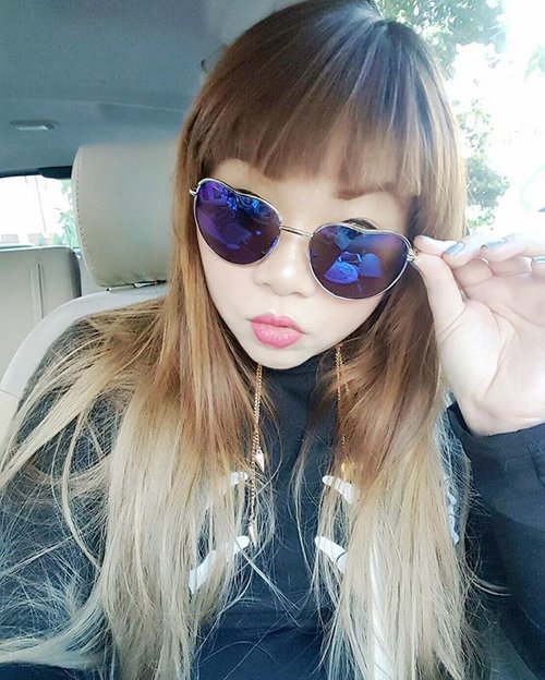 It's Monday and i am down with flu 😱😱😱 i have a full, busy week in front of me darn it 😤😤😤 #throwback #selfie #girl #sunnies #heartshapedsunnies #longhairedbitch #ombre #ombrehair (it's time to put some color in) #blogger #bblogger #fashion #fashionista #personalstye #personalstyleblogger #indonesianblogger #indonesianpersonalstyleblogger #surabaya #surabayapersonalstyleblogger #asian #clozetteid #clozettedaily