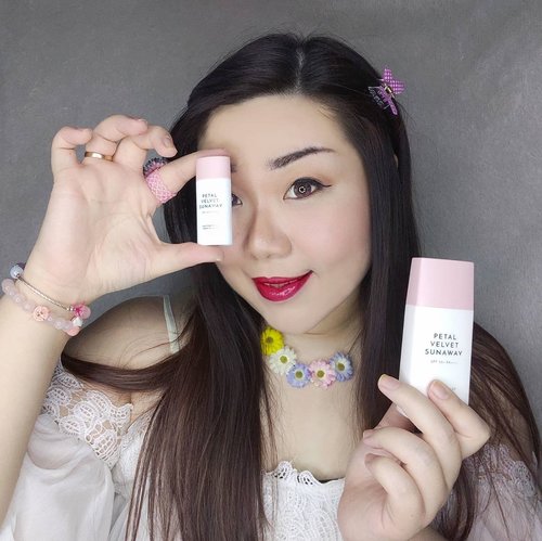 I am not a stranger to Althea Korea's products and their Petal Velvet Sunaway is one of the very first products from Althea Exclusive that i ever tried but never managed to review yet 🙈. So Petal Velvet Sunaway has a light, pretty runny texture that gets absorbed into the skin quickly without giving overly greasy or rich feeling. It is actually moisturizing too but has a sebum controlling properties, that's why they claim that their product is  moisture-filled and sebum controlling. Many of my friends LOVE this sunblock and it becomes their Holy Grail, while i do like the texture and the effect while i wear it (it looks good under makeup too), unfortunately for me i think i have a sensitivity with some ingredients in it. I recently realize that there are ingredients in acne caring/preventing and also sebum controlling products that i am sensitive to (i realize that i can smell it, there is a particular scent in products that i know i should probably not use. Mainly products that contains tea tree), it doesn't mean it's not a good product ofc, it's just that my skin is not a good match for them. Which is a total shame 😭 because i love pretty much everything about this product but my skin doesn't 😅.Still, most people that tried this love it so if you have no sensitivities towards sebum controlling ingredients like me, this product's definitely worth a try!Special thank you to @kitagmp !#kitagmp#althea #altheakorea #petalvelvetsunaway #sunblock #koreanbeauty #koreansunblock#reviewwithMindy  #beautefemmecommunity#kbeauty #koreanskincare #koreancosmetics #asian #clozetteid #sbybeautyblogger #beautynesiamember #bloggerceria #bloggerperempuan #bbloggerid #jakartabeautyblogger #review #influencer  #SURABAYABEAUTYBLOGGER #endorsement #endorsementid #endorsersby #girl #openendorsement #socobeautynetwork #startwithSBN