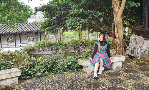 When i sit down quietly with a sad look upon my face, would you wonder what's in my mind? Would you even care at all?#pinkinhongkong #kowloon #kowloonwalledcity#kowloonwalledcitypark#walledcity #clozetteid #sbybeautyblogger #beautynesiamember #bloggerceria #influencer #jalanjalan #wanderlust #blogger #indonesianblogger #surabayablogger #travelblogger  #indonesianbeautyblogger #indonesiantravelblogger #girl #surabayainfluencer #travel #trip #pinkjalanjalan #lifestyle #bloggerperempuan  #asian  #ootd #asian #hongkong #hongkong🇭🇰