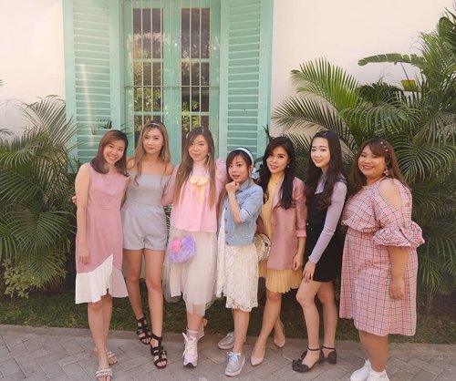 Throwback to my pastel colored themed bday lunch with ma gurls 😊😊😊. Isn't it fun how the tall girls in the left got a filter-like effect while the rest not so much? 
#birthdaylunch #birthdaycelebration #pastelcolor 
#girls #squad #girlsquad 
#ootd #ootdid
#sbybeautyblogger  #bbloggerid #influencer #influencerindonesia #surabayainfluencer #beautyinfluencer #beautybloggerid #beautybloggerindonesia #bloggerceria #beautynesiamember  #influencersurabaya  #indonesianblogger #indonesianbeautyblogger #surabayablogger #surabayabeautyblogger  #bloggerperempuan #clozetteid #sbybeautyblogger  #asian  #surabayainfluencer #fashioninfluencer  #personalstyle  #celebrateyourself