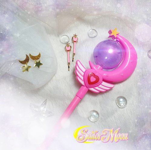 My Sailor Moon inspired tidbits...

Bought everything from Shopee ofc 🤣, spent the most time for the wand coz i wanted something at least a little similar to Sailor Moon's but still making sure that i spent as little as possible (it's about 24k 🤣) so i really checked plenty of sellers who sell the same wand (most of them insist on sending a random pattern and i'm not happy about that 🙁) for the lowest price i could find.

I also bought a pair of hair clips, although you can't even see it in pics, i don't care. I'm happy to have it, the inner 9 year old is clapping hard. 

The earrings are so Sailor Moon, i just gotta get it. Totally plan to wear them out too (i already wore the clips out, it's so subtle that i can be worn for even daily life).

I debated whether to buy a Seifuku (only the top) or just the huge red bow tie and decided i was too cheap to buy something that would cost me more than 20k so i decided to go for the bow (which was only 15k) and pair it with a collared white top that i already had.

Overall, i'm super happy with how my Sailor Moon inspired look comes out and in love with this pic i took of the props - definitely one of the best product photography i produced yet. And this is done in a few minutes, using study lamp as i was running out of sunlight after realizing i deleted all of the photos i just took (yes, it was THAT day). Level up, definitely!

#clozetteid #pink #cute #kawaiilife #sailormoonaccessories #BeauteFemmeCommunity #sailormoon #thematiclook #props #kawaii #anime #sailormooninspired
#sbybeautyblogger #clozetteid #sbybeautyblogger #bloggerceria
#beautynesiamember #bloggerperempuan #indonesianfemalebloggers  #bblogger #bbloggerid #influencer #influencersurabaya #influencerindonesia #beautyinfluencer #surabayainfluencer #jakartabeautyblogger #SURABAYABEAUTYBLOGGER #beautysocietyid