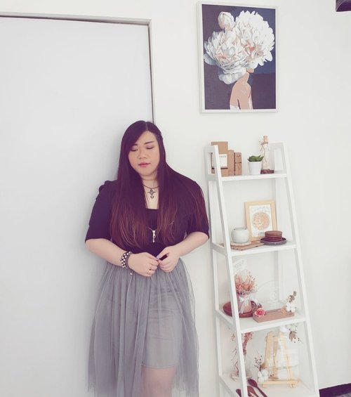 Personally tutu skirts are essential, gotta have it in many colors as they can be thrown together with almost any top for all kinds of vibes and occassion!

#ootd #ootdid #clozetteid #sbybeautyblogger  #BeauteFemmeCommunity #notasize0  #personalstyle #surabaya #effyourbeautystandards