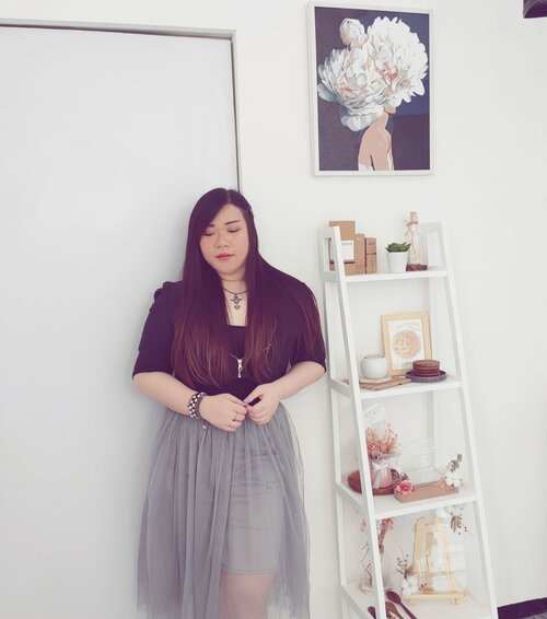 Personally tutu skirts are essential, gotta have it in many colors as they can be thrown together with almost any top for all kinds of vibes and occassion!

#ootd #ootdid #clozetteid #sbybeautyblogger  #BeauteFemmeCommunity #notasize0  #personalstyle #surabaya #effyourbeautystandards