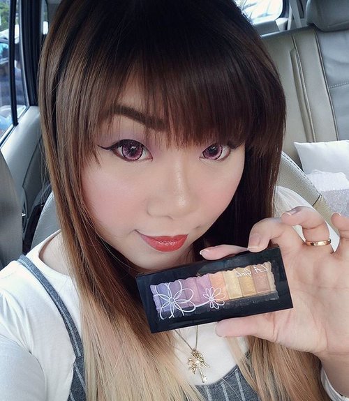 Finally up!  #blogupdate #review of #lagirlcosmetics #10coloreyepalette in shade #nightlife http://bit.ly/lacolors10

You can get this pretty,  shimmery palette with the best price only at @kutekmurah ! 
#sponsored #endorse #eyeshadow #eyeshadowpalette #lagirl #makeup #allaboutmakeup #clozettedaily #clozetteid #bloggerid #blogger #bblogger #beautyblogger #indonesianblogger #indonesianbeautyblogger #bloggerceriaid #bloggerceria #surabayablogger #surabayabeautyblogger #sbybeautyblogger #recommendedonlineshop #girl