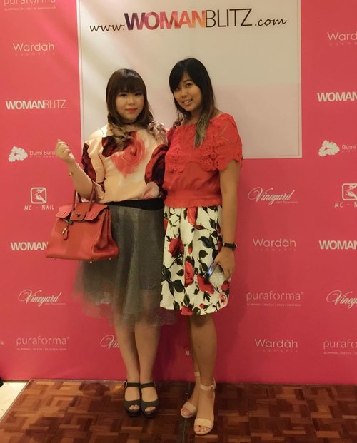 Happening now #relaunch of @womanblitz 😊😊😊 #cousins #girls #ladies #flowery #alldressedup #event #surabaya #surabayaevent #blogger #bblogger #beautyblogger #bbloggerid #indonesianblogger #indonesianbeautyblogger #surabayablogger #surabayabeautyblogger #sbybeautyblogger #ootd #dresscodefloral #ootdid #ootdindo #outfit #fashion #clozetteid #clozettedaily