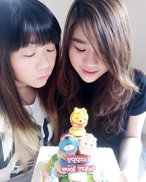 Happy 17th Bday, my bae @baebishgram , i luv u a bunch 😘😘😘! Btw that uber cute "bday cake" made of macarons is from her friend,  i just borrow it for pics coz it's so cute 😝. I do (or will)  have a bday pressie for her too,  i just haven't bought it coz i didn't even know today's her bday 😅. Please ignore my pale face, i only slapped on some bbc,  powder n blush coz i was too lazy 😐. #happybirthday #happybday #babys17thbday #myniece #auntandniece #birthdaygirl #kisskiss #iloveyou #aunt #niece #girls #clozettedaily #clozetteid #bday #birthday #cutemacarons #macarons #macaron #macaronscake #birthdaycake #birthdaymacarons #blogger #bblogger #bbloggerid #surabaya #surabayablogger #sbybeautyblogger #asian #chubbycheeksdontcare