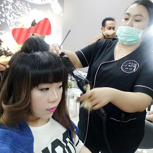 Having a Keratase hair treatment and hair cut at @floshairbar , the result is super satisfying as usual 😉. Highly recommended! 
#floshairbar #recommended #recommendedhairsalon #hairsalon #hairsalonsurabaya #surabaya #surabayahairsalon #endorse #sponsored #clozetteid #clozettedaily #blogger #bblogger #bbloggerid #indonesianblogger #indonesianbeautyblogger #beautyblogger #sbybeautyblogger #surabayabeautyblogger #surabayablogger #girl #asian #metime #pamperingsession #pamperingsesh #hairtreatment #kerastase #surabayasalon #allabouthair