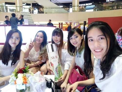 Attending now @skii #suminagashifestiveparty at @tunjungan_plaza with SKII Brand Ambassador Susan Bachtiar 
#skiigifts #SKII #changedestiny #clozetteid #clozetteidxskiisby #event #surabaya #surabayaevent #beautyevent #surabayabeautyevent #blogger #bblogger #beautyblogger #bbloggerid #indonesianbeautyblogger #surabayablogger #sbybeautyblogger
#surabayabeautyblogger #ladies #girls #asian