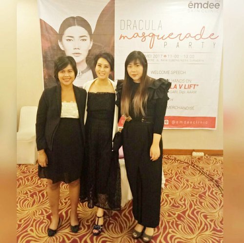 Attending @emdeeclinic media gathering and launching of their "MD Dracula V Lift" that combines maxi thread lift with PRP for the maximum result 😊

#emdee #emdeeevent #emdeeclinicsurabaya #emdeeclinic #emdeeclinicsby #mediagathering #launching #treatmentlaunching #masqueradeparty #blogger #bblogger #bbloggerid #event #beautyevent #beautyblogger #indonesianblogger #indonesianbeautyblogger #surabaya #surabayablogger #surabayabeautyblogger  #clozetteid #clozettedaily #ladies #asian #influencer #beautyinfluencer #surabayainfluencer #influencersurabaya