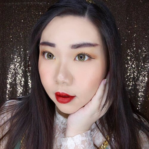 Ini hasil makeup pas live sama @womanblitz kemarin yang nyobain eye makeup pake produk-produknya @wardahbeauty @wardahbeauty_surabaya - aku paling impressed sama mascara nya, i mean.. look at them lashes!!! Selain itu aku juga suka banget sama eyelinernya 😍. Asli, meskipun harus pake masker kemana-mana, we can still look stunning and let our eyes do the talking!Btw aku lagi siapin one brand tutorial pake produk-produknya Wardah nih! Would you like to see?#makeuplook #BeauteFemmeCommunity #SbyBeautyBlogger #clozetteid #startwithSBN #socobeautynetwork