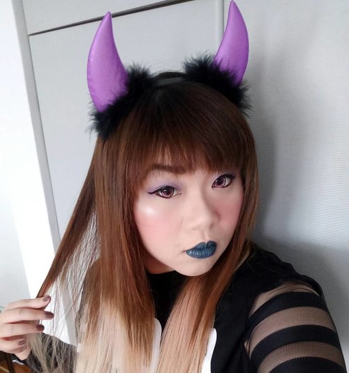 While the others do awesomely scary looks for #halloween,  i decided to keep to my roots and stay #kawaii 🐶🐶🐶 (if i may say so myself). This look is a cross of what i imagine an anime female devil would look if she merges with Morrigan (clearly i love Morrigan,  i think she's such a style icon #lol) 
#halloweenmakeupuccino #halloweenmakeup #halloweenlook #kawaiihalloween #kawaiidevil #devilshorn #devilshornheadband #gothicgirl #gothickawaii #gothkawaii #fotd #motd #makeup #blogger #bblogger #bbloggerid #indonesianblogger #beautyblogger #indonesianbeautyblogger #surabayablogger #surabayabeautyblogger #sbybeautyblogger #clozetteid #clozettedaily #bluelipstick #boldlips #ombrehair