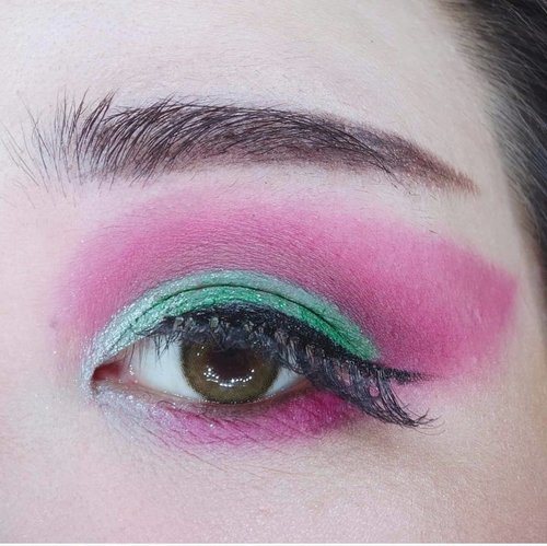 Details of the Red & Green look, it's red guys not pink 😅 i know it looks a bit pink in the pic, i already bought a red eyeshadow now hopefully that one would actually look red in pictures!

I also kinda ruined the look (i did a cut crease) when i added green glitter on the green because the green glitter was gel based (the disappointing one which glitter's an overspray on the surface!), It wouldn't set and turns the eye look messy and patchy lol but it still looks okay from a distance so i was fine with the final result but this also prompted me to order a glitter (a pressed glitter one) palette in a frenzy! Basically doing this make up made me obsessively shopped!

As for the lippie, i rarely use one shade when i do thematic look and this one was a combination of a dark coffee colour as a base and topped with bright red lip cream resulting in this deep, rich dark red.

Also, red and green makes my skin looks so pale, i don't understand why since i use the exact same base as usual but they make me look so much paler .. 

#clozetteid #red #green #redandgreen #redandgreenmakeup #BeauteFemmeCommunity  #thematiclook #thematicmakeup 
#sbybeautyblogger #makeup #ilovemakeup #clozetteid #sbybeautyblogger #bloggerceria
#beautynesiamember #bloggerperempuan #indonesianfemalebloggers #girl #asian  #bblogger #bbloggerid #influencer #influencersurabaya #influencerindonesia #beautyinfluencer #surabayainfluencer #jakartabeautyblogger #SURABAYABEAUTYBLOGGER #makeuplook #socobeautynetwork