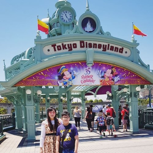 Took Little O to Japan Disneyland but to be completely honest i was not that impressed 😄, i prefer Disney Sea anytime! 
#disneyland #japandisneyland
#disneylandjapan #tokyodisneyland
#pinkinjapan #pinkinjapan #japantrip2018  #pinkholiday #pinkjalanjalan #jalanjalan #clozetteid #sbybeautyblogger #beautynesiamember #bloggerceria #traveltheworld #itchyfeet #wanderer #traveler #blogger #influencer #travelblogger  #lifestyleblogger #citizenoftheworld  #funtime #semicharmedlife #lifewelltraveled #japan #family  #familytrip #mommyandson