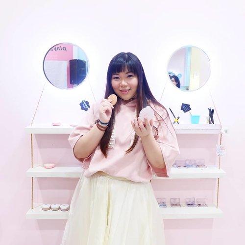 I think it's fair to say that @eminacosmetics
Is definitely the most kawaii local brand ever! So if you are into anything cute, pastel colored and youthful - you know where to go!

#emina #eminacosmetics
#sbbevent 
#beautyevent #eventsurabaya #beautyevent #bblogger  #bbloggerid #influencer #influencerindonesia #surabayainfluencer #beautyinfluencer #beautybloggerid #beautybloggerindonesia  #beautynesiamember #clozetteid #girl #asian #sbybeautyblogger  #beautynesiamember #influencersurabaya #surabaya #bloggerceria #surabayaevent #surabayablogger #girlygirl #kawaiistyle #kawaiilife #pink