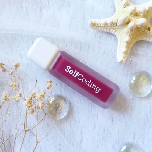So many of you commented on how unique and cool the @selfcoding.official Code Crush Matte Liquid Lipstick packaging is and i totally agree with you! It's not your typical boring bottle of liquid lippie for sure and it'd be a fun one to whip out of your purse to top up - not that you need to do it often as their formula is very long lasting!

Anyway if you're interested in having one (or 6! I don't judge!), you can purchase it from my Charis Shop (Mgirl83) for a special price or type https://bit.ly/selfcodingMindy83 to directly go to the product's page

#selfcoding #lipstick #CodeCrushMatteLiquidLipstick#CHARIS #hicharis
#charisceleb 
#reviewwithMindy #beautefemmecommunity
#kbeauty #koreanmakeup #koreanbeauty #koreanmakeupreview #koreancosmetics #kcosmetics #clozetteid #sbybeautyblogger #beautynesiamember #bloggerceria #bloggerperempuan #bbloggerid #jakartabeautyblogger #review #influencer  #SURABAYABEAUTYBLOGGER #endorsement #endorsementid  #girl #openendorsement #socobeautynetwork #startwithSBN