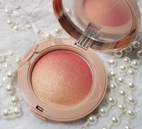 Isn't this the most beautiful blusher you've ever seen??? I am mesmerized by its beauty 😻 and it performs beautifully too! 
Check out my review of this @vovmakeupid Mineral Illuminate Shimmer Blusher (and also the metal cushion)  at  http://bit.ly/vovmineral

#VOVXClozetteIdReview #VOVMakeupID #VOVKmakeup #ClozetteID #ClozetteIDReview #vov #mineralilluminate #review #metalcushion #vovmetalcushion #vovshimmeringblush #beauty #makeup #kbeauty #koreancosmetics #blogger #bblogger #bbloggerid #bloggerceria #sbybeautyblogger #influencer #beautyinfluencer #mineralmakeup #makeupaddict #sponsored #surabayainfluencer #instamakeup
#beautifulblush