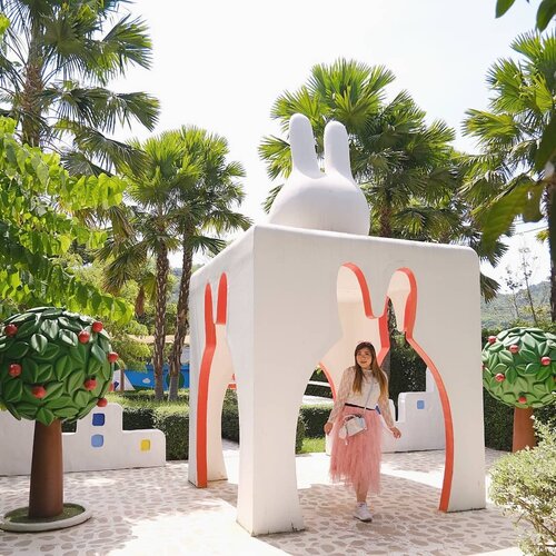 Just realized how many travel photos i haven't posted... Need to brush the spiderweb off the travel section of my blog!#pinkinthailand #pinkinhuahin#clozetteid #sbybeautyblogger #beautynesiamember #bloggerceria #influencer #jalanjalan #wanderlust #blogger #indonesianblogger #surabayablogger #travelblogger  #indonesianbeautyblogger #indonesiantravelblogger #girl #surabayainfluencer #travel #trip #pinkjalanjalan #lifestyle #bloggerperempuan  #asian  #ootd  #santoriniparkchaam #santorinipark #santoriniparkstay #thailand #huahin #bunniesjalanjalan