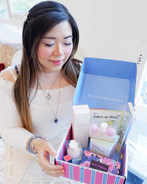If you are interested to see and learn in more details about @altheakorea 's Products from @sbybeautyblogger 's 3rd Anniversary you should check out my blog post : http://bit.ly/unboxingaltheakoreaXSbb because honestly, the box is so drool worthy 😬😬😬! #SBBXCMM #CMMEVENTCONSULTANT #SBYBEAUTYBLOGGER #SURABAYABEAUTYBLOGGER #SBBANNIVERSARY #SBBTURNING3 #SBB3RDANNIVERSARY#AltheaKorea #AltheaABloom #AltheaExclusives #SBBXAlthea #SBB3rdAnniversaryXAlthea #altheaangels #clozetteid#bloggerindonesia #bloggerceria #beautynesiamember #influencer #beautyinfluencer #kbeauty #koreanbrand #koreanbeauty #koreancosmetics #koreanskincare #surabayablogger #SurabayaBeautyBlogger  #bloggerperempuan #indonesianfemalebloggers