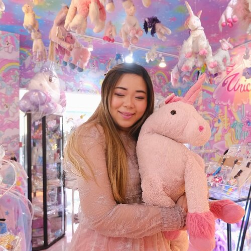 My kinda wonderland.If our KL budget tour works, we'll do a Bangkok one and we'll take to this uber cute cafe!#unicorncafe #unicorncafebangkok#cafebangkok #bangkokcafe #bangkok#pinkinthailand #clozetteid #sbybeautyblogger #beautynesiamember #bloggerceria #influencer #jalanjalan #wanderlust #blogger #indonesianblogger #surabayablogger #travelblogger  #indonesianbeautyblogger #indonesiantravelblogger #girl #surabayainfluencer #travel #trip #pinkjalanjalan #bloggerperempuan  #thailand #bunniesjalanjalan #pinkinbangkok #asian #traveltheworld