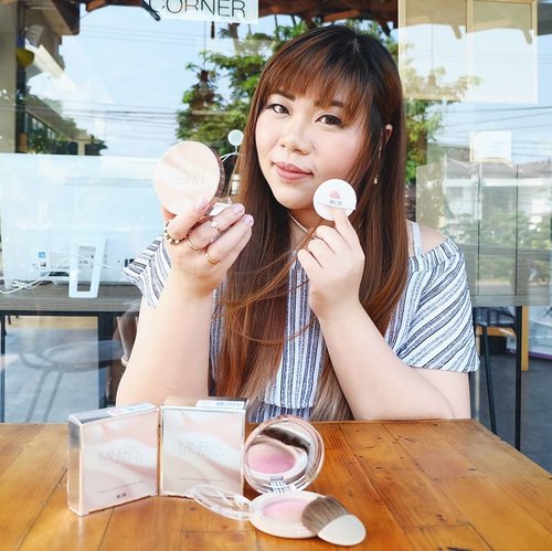 Been trying out these new babies from @vovmakeupid lately,  while it takes a while for the metal cushion to grow on me,  i like it more and more each time i wear it. As for the shimmering blush,  it was love at the first glance! 
Check out my full review here : http://bit.ly/vovmineral

Thank you VOV and @clozetteid
!

#VOVXClozetteIdReview #VOVMakeupID #VOVKmakeup #ClozetteID #ClozetteIDReview #vov #mineralilluminate #review #metalcushion #vovmetalcushion #vovshimmeringblush #beauty #makeup #kbeauty #koreancosmetics #blogger #bblogger #bbloggerid #bloggerceria #sbybeautyblogger #influencer #beautyinfluencer #girl #asian #mineralmakeup #makeupaddict #sponsored #surabayainfluencer