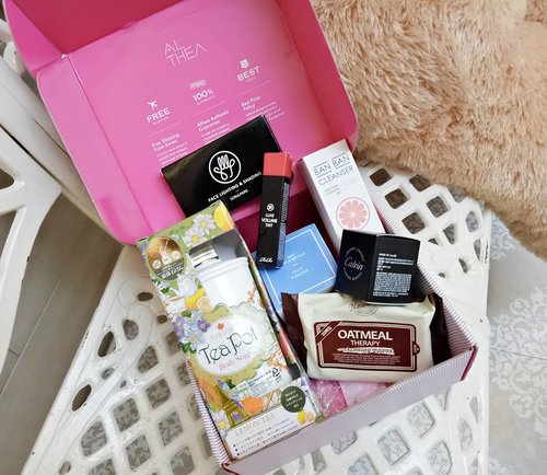 Good morning!

Check out my new blog post on @altheakorea 's Must Have Box/MD's Pick Box http://bit.ly/altheamusthavebox (or click the link on my bio to go to my blog directly). #pinkandundecidedblog 
#althea #altheakorea #altheaspecialbox #sbbxaltheabox #sbybeautyblogger #skincare #kbeauty #koreanbeauty #koreancosmetics #koreanbrand #clozetteid #clozettedaily #blogger #bblogger #bbloggerid #sponsored #indonesianblogger #beautyblogger #indonesianbeautyblogger #surabayablogger #surabayabeautyblogger #altheamusthavebox #allaboutbeauty #beautyaddict #beautyjunkie #ilovebeauty #koreanskincare #ilovealthea #altheamdspickbox