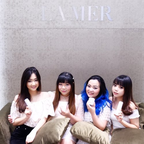 Yesterday's fun with these ladies at @lamer 's store opening at @galaxymallsby 😻, visit them soon so you won't miss out on their awesome promotions

#lamer #lamerid #lovelamer #lamerindonesia #luxurybrand #luxuryskincare #skincare #makeup #beauty #event #beautyevent #storeopening #lamerstore #clozetteid #beautynesiamember #sbybeautyblogger #bloggerceria #girls #asian #dressedinwhite #influencer #beautyinfluencer #surabayainfluencer #privateevent #eventsurabaya #galaxymall #lamersurabaya #ladies #fannyxlamer