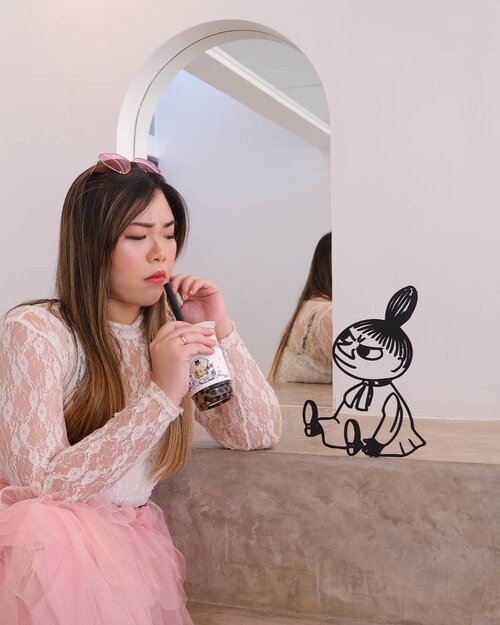 Mood today : APALOAPALO!

It has improved tremendously after watching The Angry Bird Movie 2, mindless laughs' the best medicine!

#moominpopbubbleteabar
#pinkinthailand #pinkinhuahin
#clozetteid #sbybeautyblogger #beautynesiamember #bloggerceria #influencer #jalanjalan #wanderlust #blogger #indonesianblogger #surabayablogger #travelblogger  #indonesianbeautyblogger #indonesiantravelblogger #girl #surabayainfluencer #travel #trip #pinkjalanjalan #lifestyle #bloggerperempuan  #asian  #silly #santoriniparkchaam #santorinipark  #thailand #huahin #bunniesjalanjalan