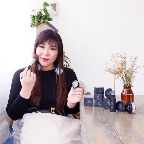Lately i've been playing nonstop with @savvymineralsbyyl
From @healthy_wealthy_oils , a very natural mineral makeup line from Young Living Oil . One brand tutorial coming soon in my blog 😀

#YoungLiving #YoungLivingIndonesia #SavvyMinerals #SavvyMineralsbyYL #SBBxHWO #sbybeautyblogger #SurabayaBeautyBlogger #HealthyWealthyOil  #clozetteid  #bloggerceria  #beautynesiamember  #bbloggerid #influencer #beautyinfluencer  #indonesianbeautyblogger #surabayablogger  #beautyjunkie #beautyaddict #surabayainfluencer #indonesianblogger #indonesianbeautyblogger #bbloggerid #beautybloggerindonesia #beautybloggerid #endorsement
#endorsementid #endorsersby #mineralmakeup