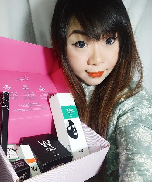 Check out my review on @altheakorea X @w.lab Beauty Box Review at http://bit.ly/altheaxwlab (or click the link on my bio to go directly to my blog 😊) I can safely say i am in love with W.lab now 😻! #pinkandundecidedblog 
#althea #altheakorea #altheaspecialbox #sbbxaltheabox #sbybeautyblogger #makeup #kbeauty #koreanbeauty #koreancosmetics #koreanbrand #clozetteid #clozettedaily #blogger #bblogger #bbloggerid #sponsored #indonesianblogger #beautyblogger #indonesianbeautyblogger #surabayablogger #surabayabeautyblogger #altheabeautybox #endorse #beautyaddict #beautyjunkie #koreancosmetics #sponsored #ilovealthea #wlab