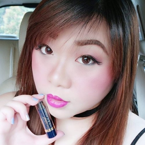 Long time no car selfie... Seriously, the natural lighting on the passenger seat of our car is the kind of lighting i wish i could have in a compact ring light form so i can haz perfect selfies at all time 😂😂😂. Anyway, i am wearing my current fave lippie @moodmatcherindonesia in Black (that transforms into deep pink with strong purple tint on me)

For the full review go to 
http://bit.ly/moodmatcherlippies

#sbbxmoodmatcherindonesia
 #sbybeautyblogger  #clozetteid #blogger #bblogger #bbloggerid #beautyblogger #beautynesiamember #bloggerceria #sbybeautyblogger #girl #asian #influencer #beautyinfluencer #indonesianblogger #indonesianbeautyblogger #surabayablogger #surabayabeautyblogger #lipstickaddict #ilovelipstick #beautyaddict #lipstickjunkie  #endorsementid #moodmatcher #moodmatcherindonesia
#colorchanginglipstick #review #moodmatcherreview #endorsement #endorsersby