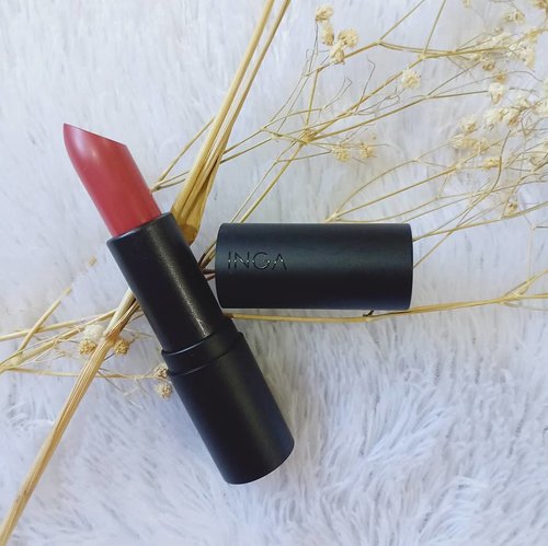 I've been curious about @inga_official for a while already and i finally get to try one of their lipsticks : Semi Matte Lipstick.I'm sure we all can be bored of matte lip creams sometime, i personally miss the feeling of classical lipstick bullet that gives a specific kind of satisfaction when applied which this product will bring.It has 17 shades in the line, mine is from the Some Line (which has 5 shades) called Someone Like. There is also gorgeous Red Love Line, MLBB line and Vivid Line with 4 shades each.The Semi Matte Lipstick has a decent pigmentation, it applies nicely and easily with what they describe as cushiony finish. It doesn't emphasize the lines on your lips and it is pretty comfortable to wear even for long period of time. As it is a Semi Matte, it doesn't have a dead matte finish but a velvety one (which i prefer) and has a pretty good lasting power too.I always use lip balms before any lippie and a very glossy type of balm can make this lipstick creamier, so if you want a slightly more matte appearance do use a lip cream or lip balm that doesn't leave a layer of balm behind.The shade Someone Like is a Coral-ly pinkish shade that is a pretty neutral type of shade, can be worn by many skin tone for a pretty and delicate everyday kind of lip. For someone with very pale complexion like me, it can be worn full on the lips (i always prefer to ombre my lips) without making my makeup look too much or too loud, suitable for most days because it can be worn with simple or more full makeup.Price is pretty affordable too (135k) and you can get them easily from my @hicharis_officialShop (Mindy83) : http://bit.ly/ingasemimatteMindy83 .You can also browse my shop for other product recommended by yours truly : http://bit.ly/mgirl83charis .#charis  #charisceleb #inga #ingasemimattelipstick #semimatte #semimattelipstick#review #firstimpression#clozetteid#sbybeautyblogger#bloggerindonesia #bloggerceria #beautynesiamember #influencer #beautyinfluencer #kbeauty #koreanbrand #koreanbeauty #koreancosmetics #koreanmakeup #surabayablogger #SurabayaBeautyBlogger #bbloggerid #beautybloggerid #beautybloggerindonesia #surabayainfluencer